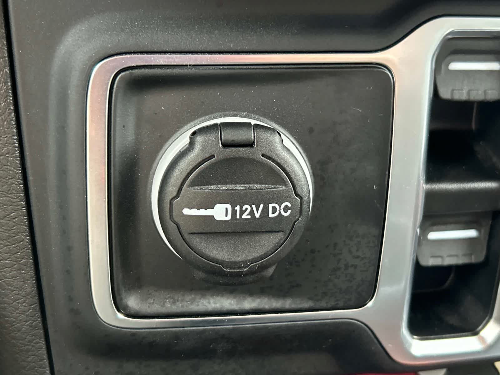 Used 2024 Jeep Wrangler Unlimited AWD/4WD image 30