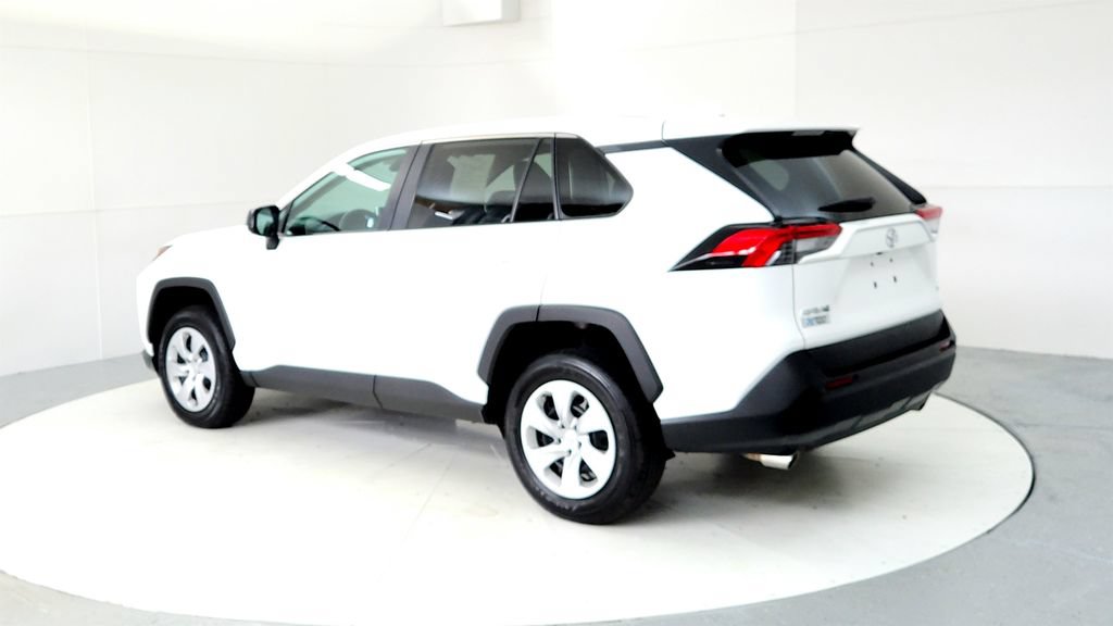 Used 2024 Toyota RAV4 LE AWD/4WD image 4
