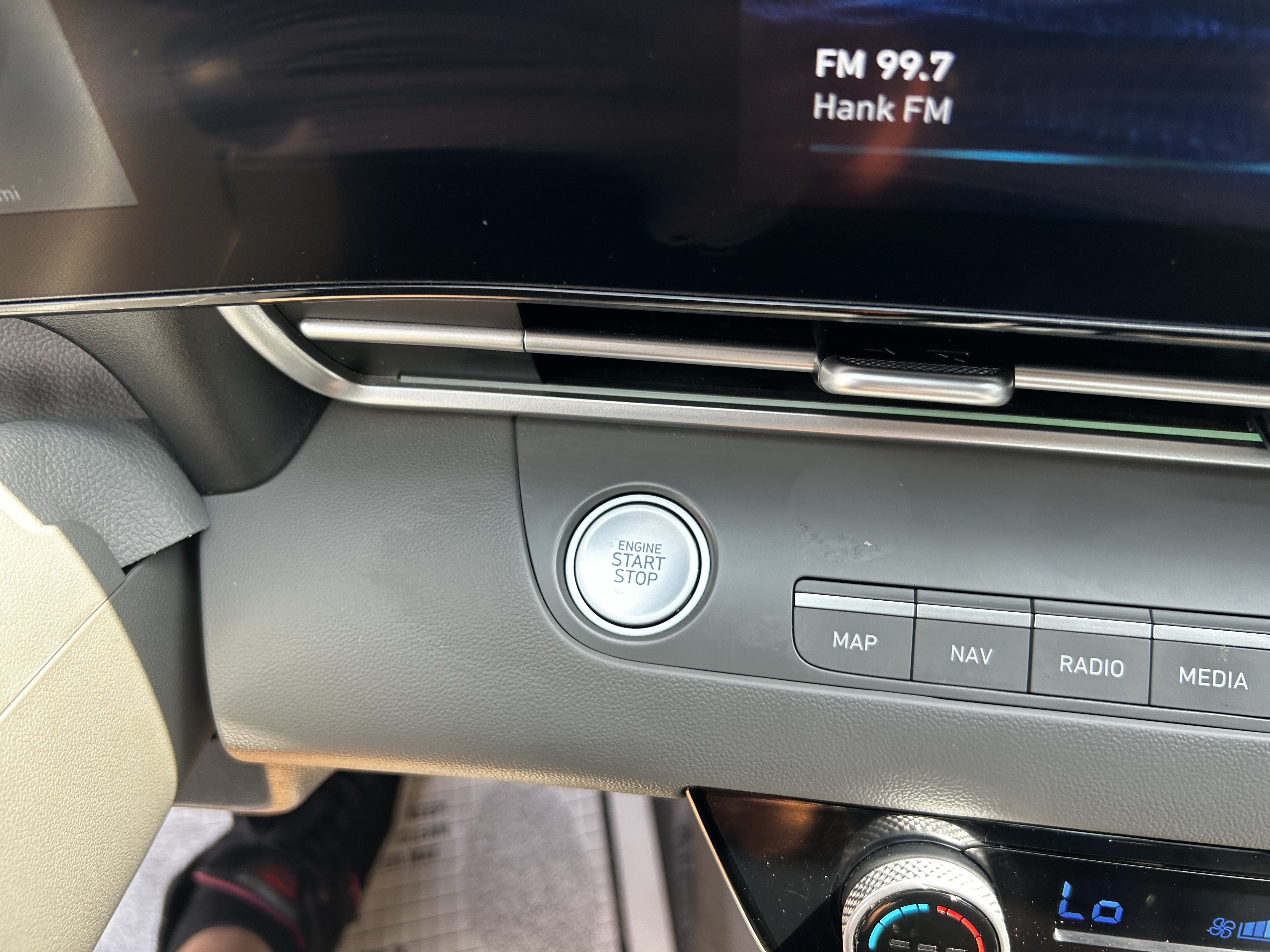 Used 2025 Hyundai Elantra SEL FWD image 25