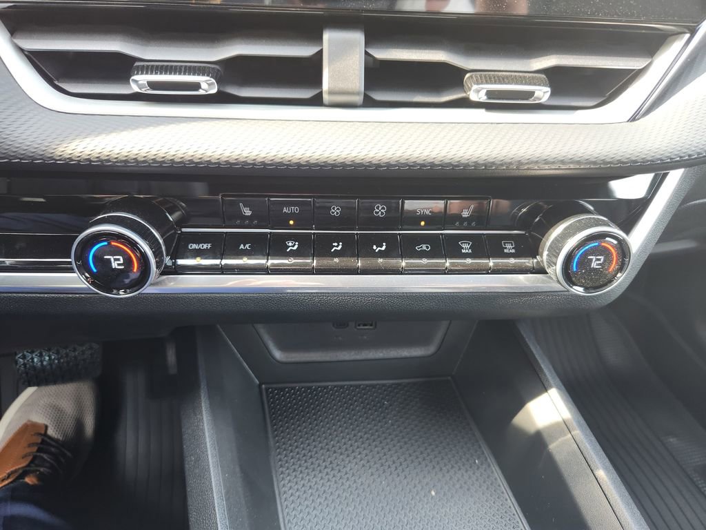 New 2026 Chevrolet Equinox LT w/ Convenience Package II FWD image 17