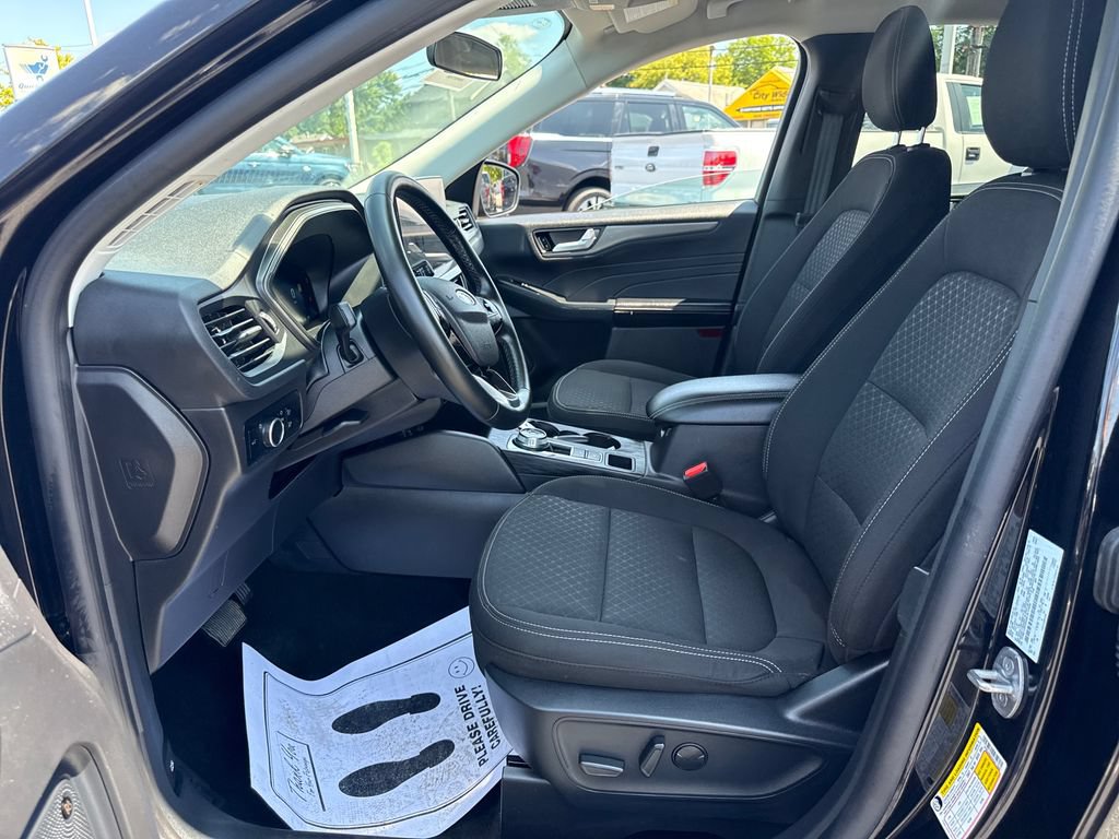 Used 2025 Ford Escape Active w/ Active Premium Tech Pack AWD/4WD image 24
