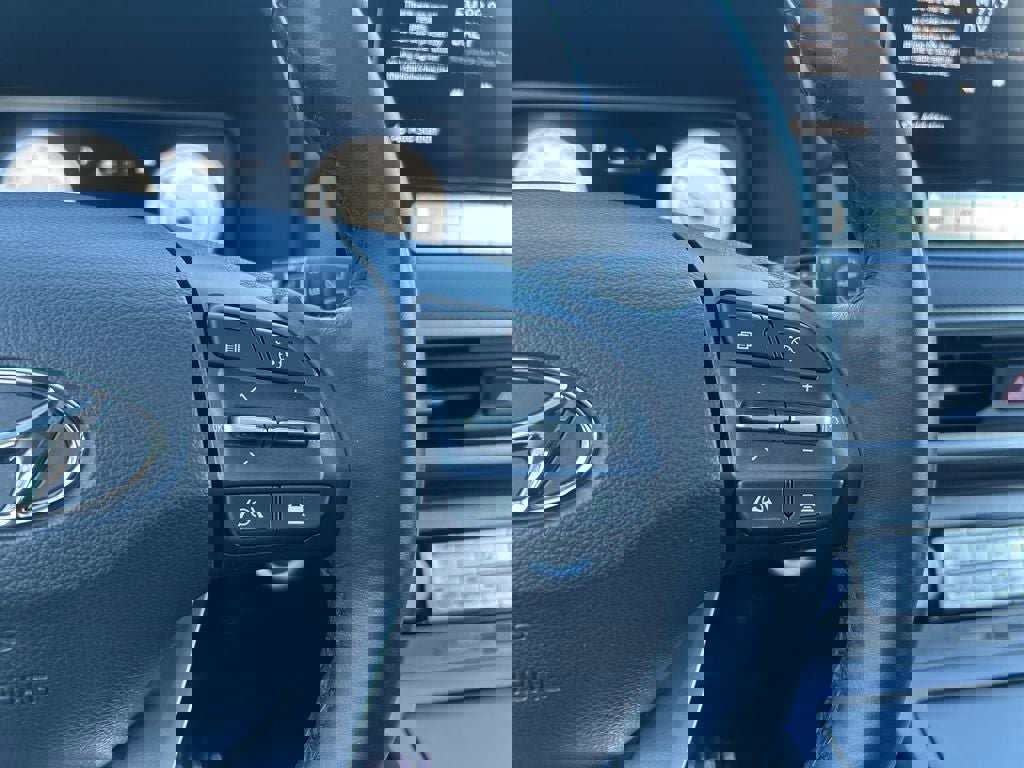 Used 2023 Hyundai Kona Limited image 18