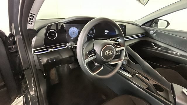 Used 2024 Hyundai Elantra SEL FWD image 13