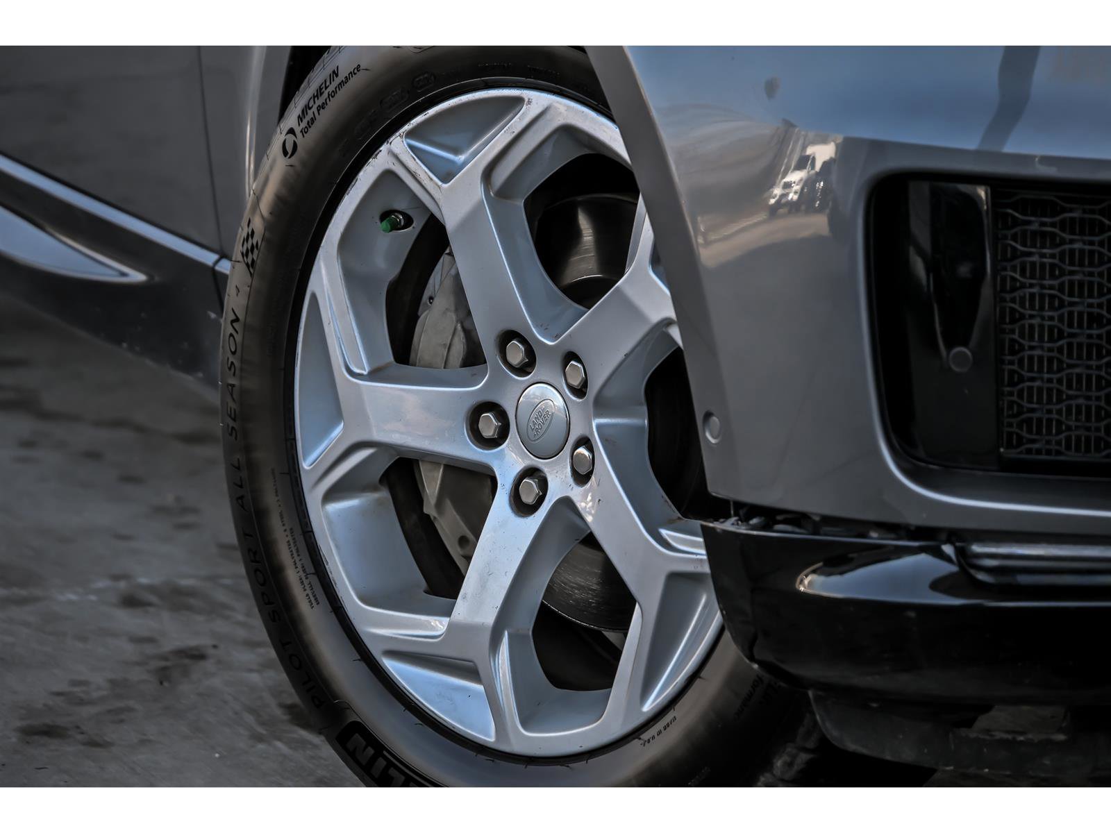 Used 2018 Land Rover Range Rover Sport HSE image 3