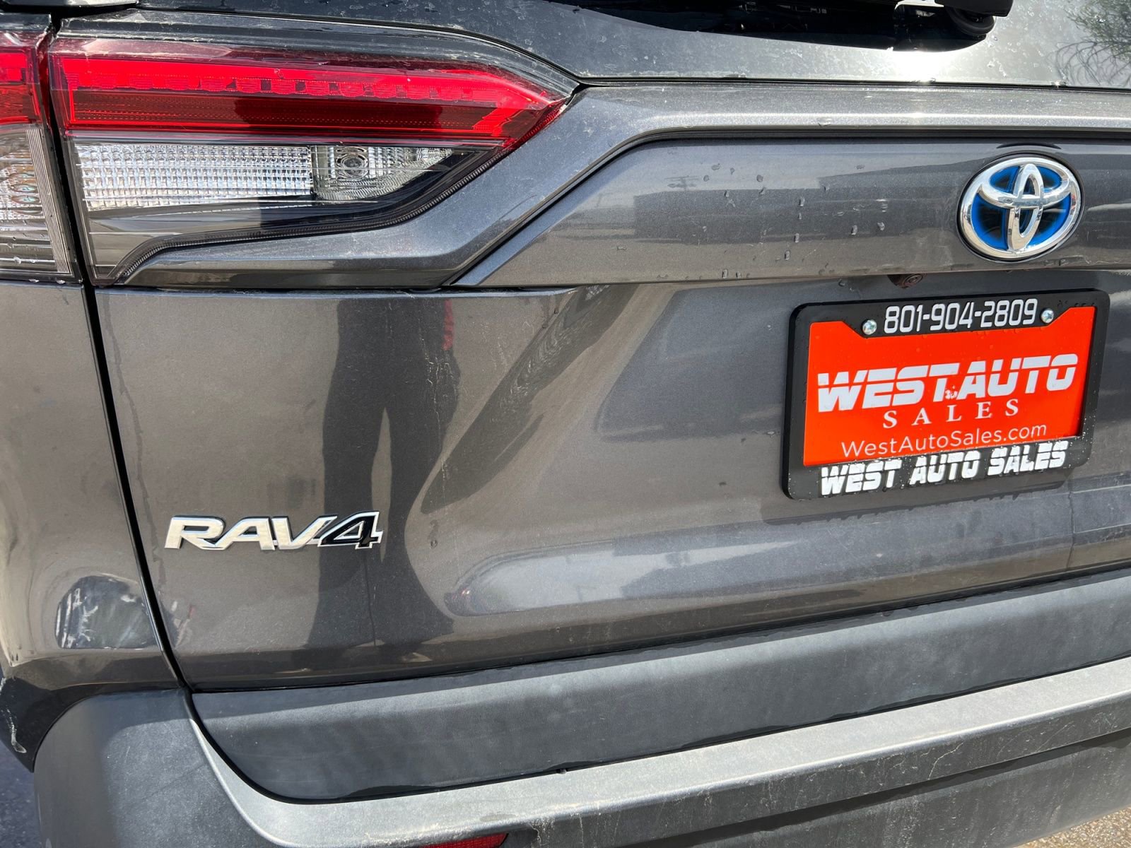 Used 2019 Toyota RAV4 LE w/ Carpet Mat Package image 26