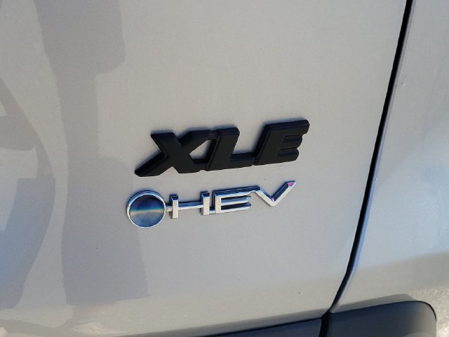 Used 2025 Toyota RAV4 XLE AWD/4WD image 30