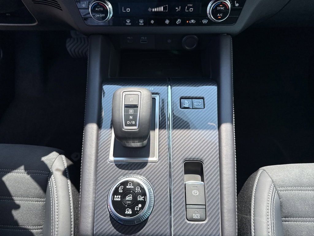 New 2025 Mitsubishi Outlander SE image 27