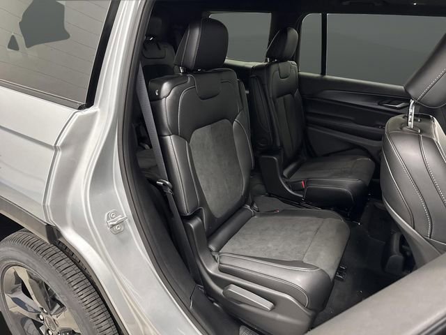 New 2025 Jeep Grand Cherokee L Altitude image 30