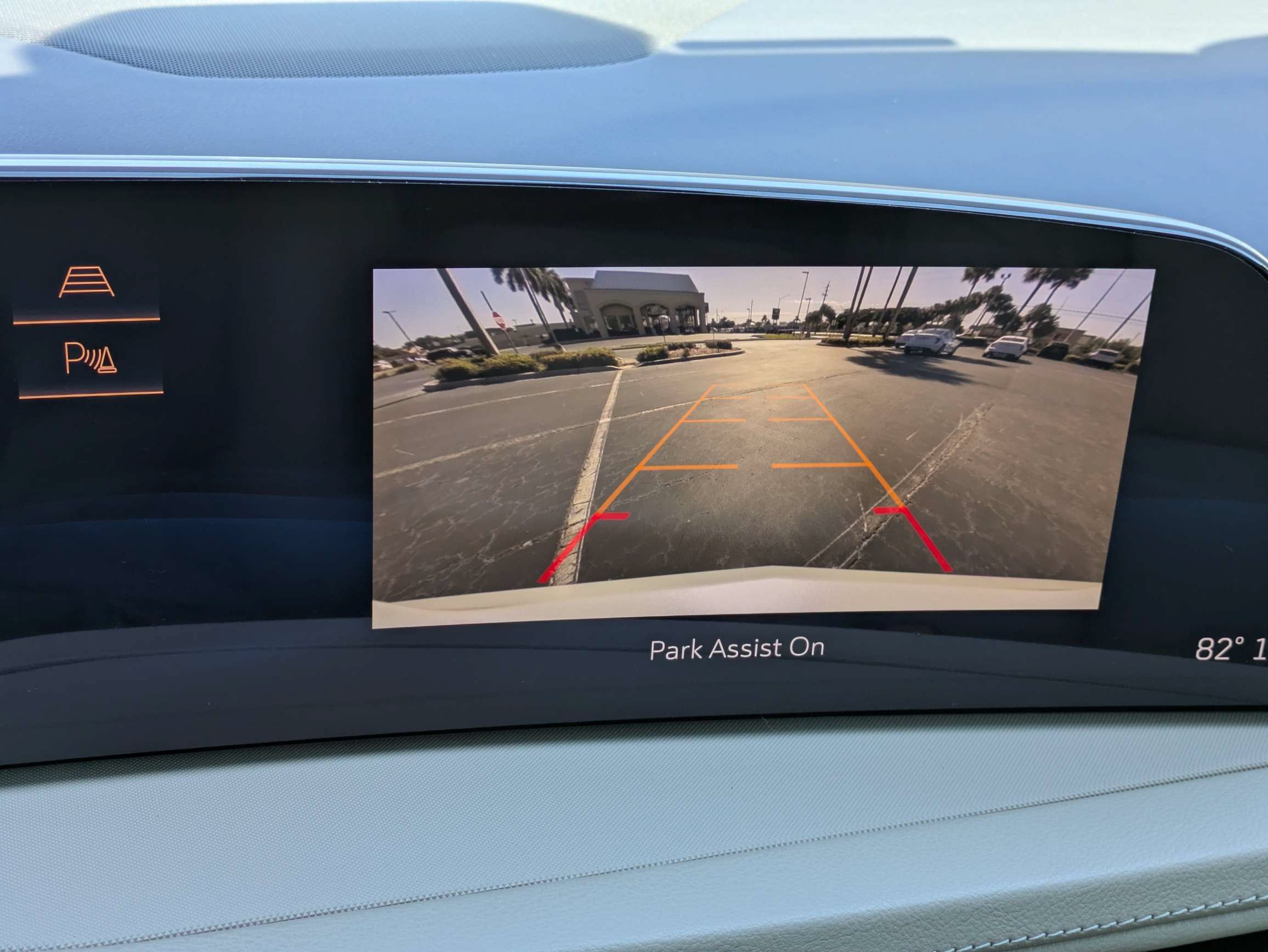 Used 2024 Cadillac XT4 Luxury w/ Cold Weather Package FWD image 23