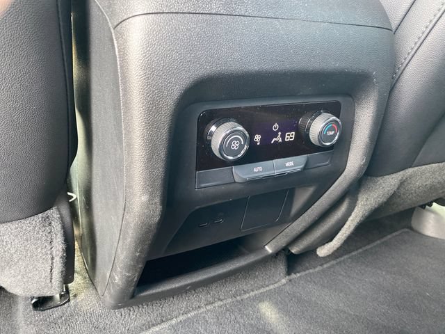 Certified 2025 Chevrolet Traverse LT FWD image 19