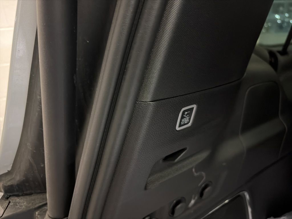 Used 2024 Jeep Wagoneer L 4WD w/ Premium Group I image 17