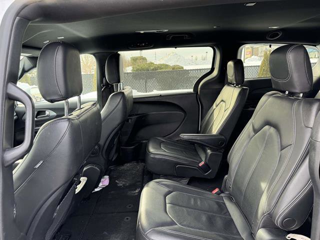 Used 2022 Chrysler Pacifica Touring-L w/ S Appearance Package image 7