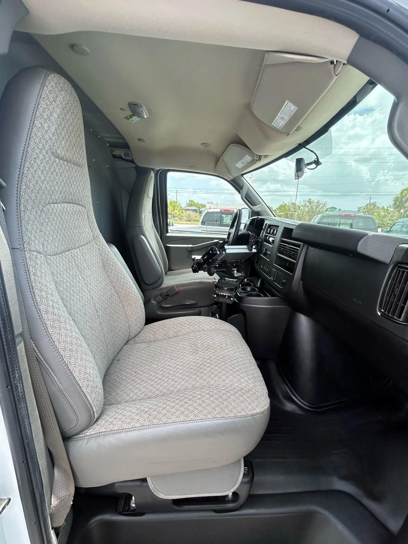 Used 2021 Chevrolet Express 2500 image 19