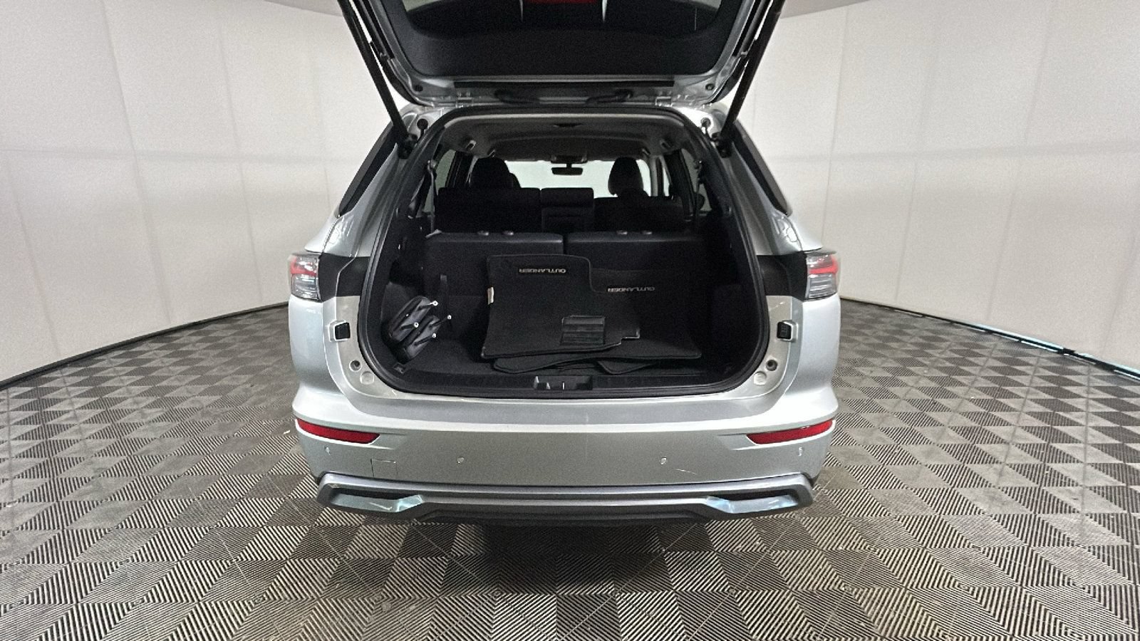 Used 2025 Mitsubishi Outlander SE AWD/4WD image 31