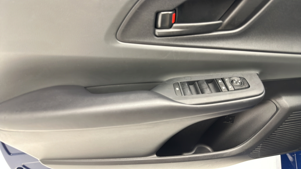 Used 2025 Toyota Prius LE FWD image 12