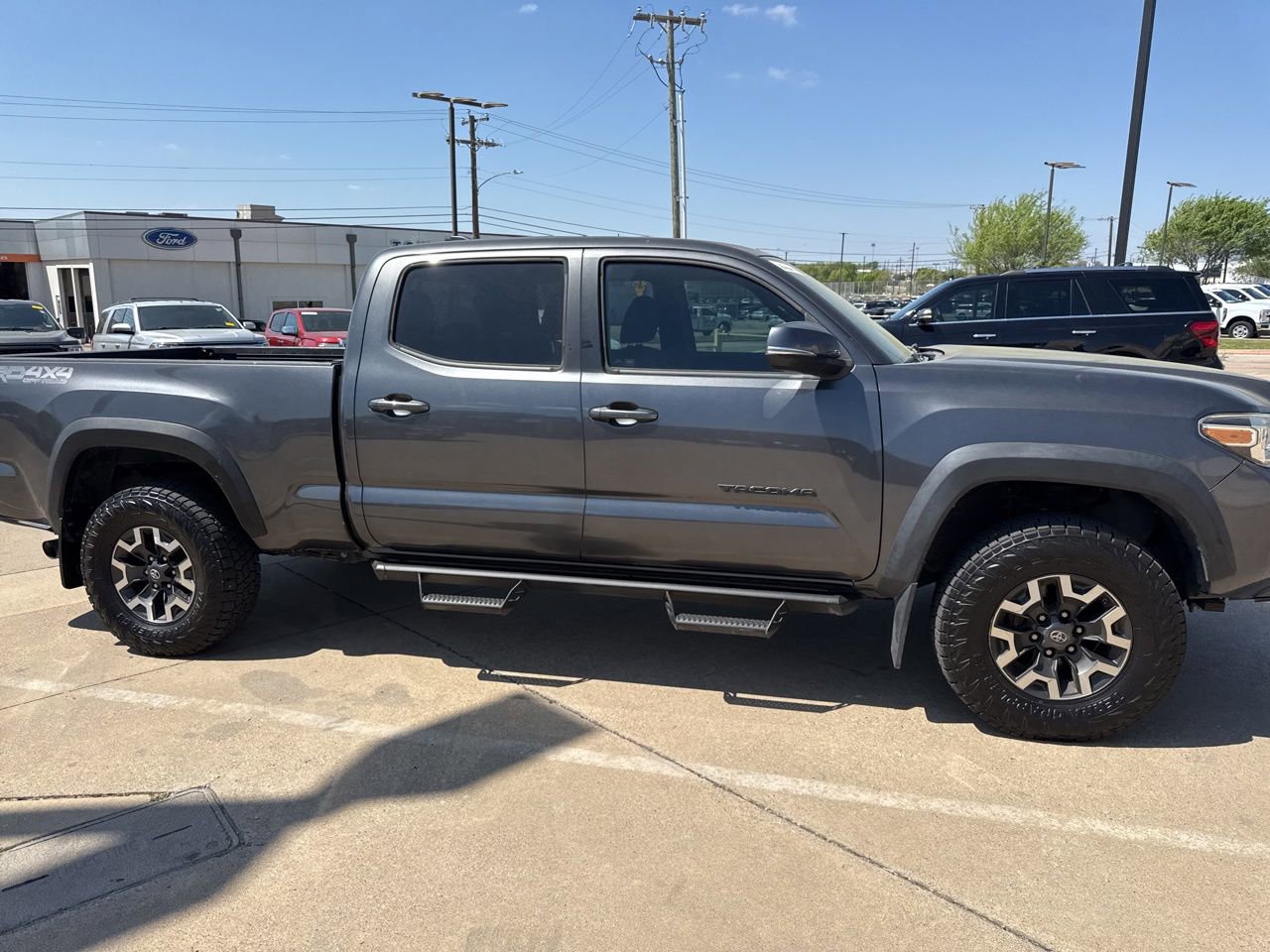 Used 2018 Toyota Tacoma TRD Off-Road w/ Technology Package image 4