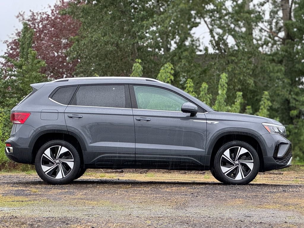 Used 2023 Volkswagen Taos SE w/ Panoramic Sunroof Package AWD/4WD image 8