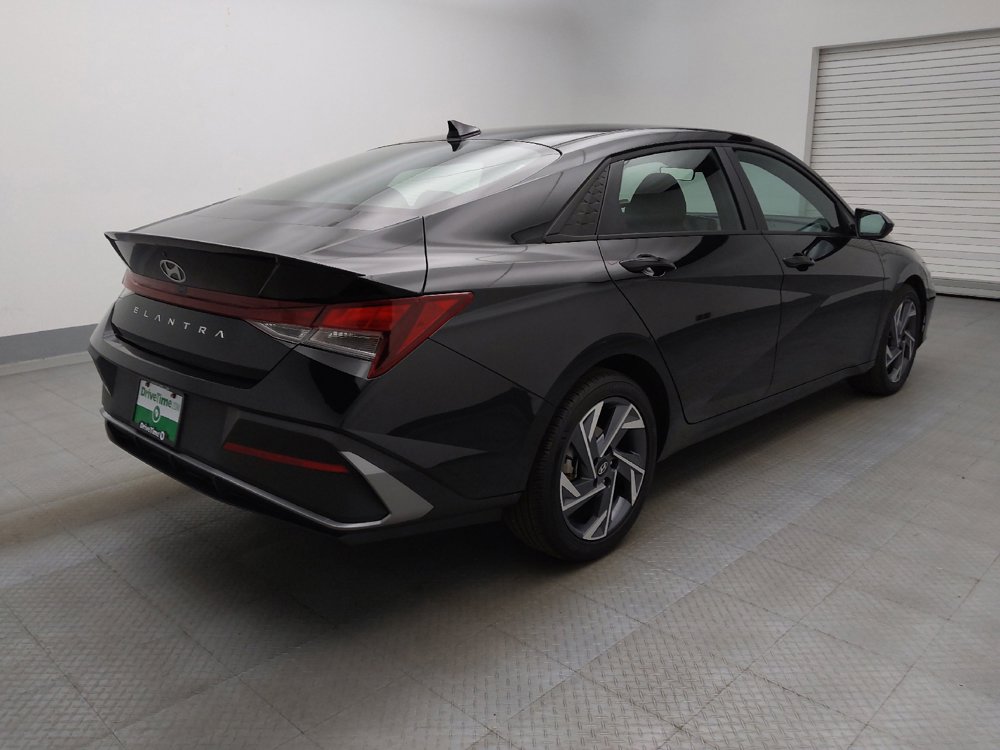 Used 2025 Hyundai Elantra Sport FWD image 9
