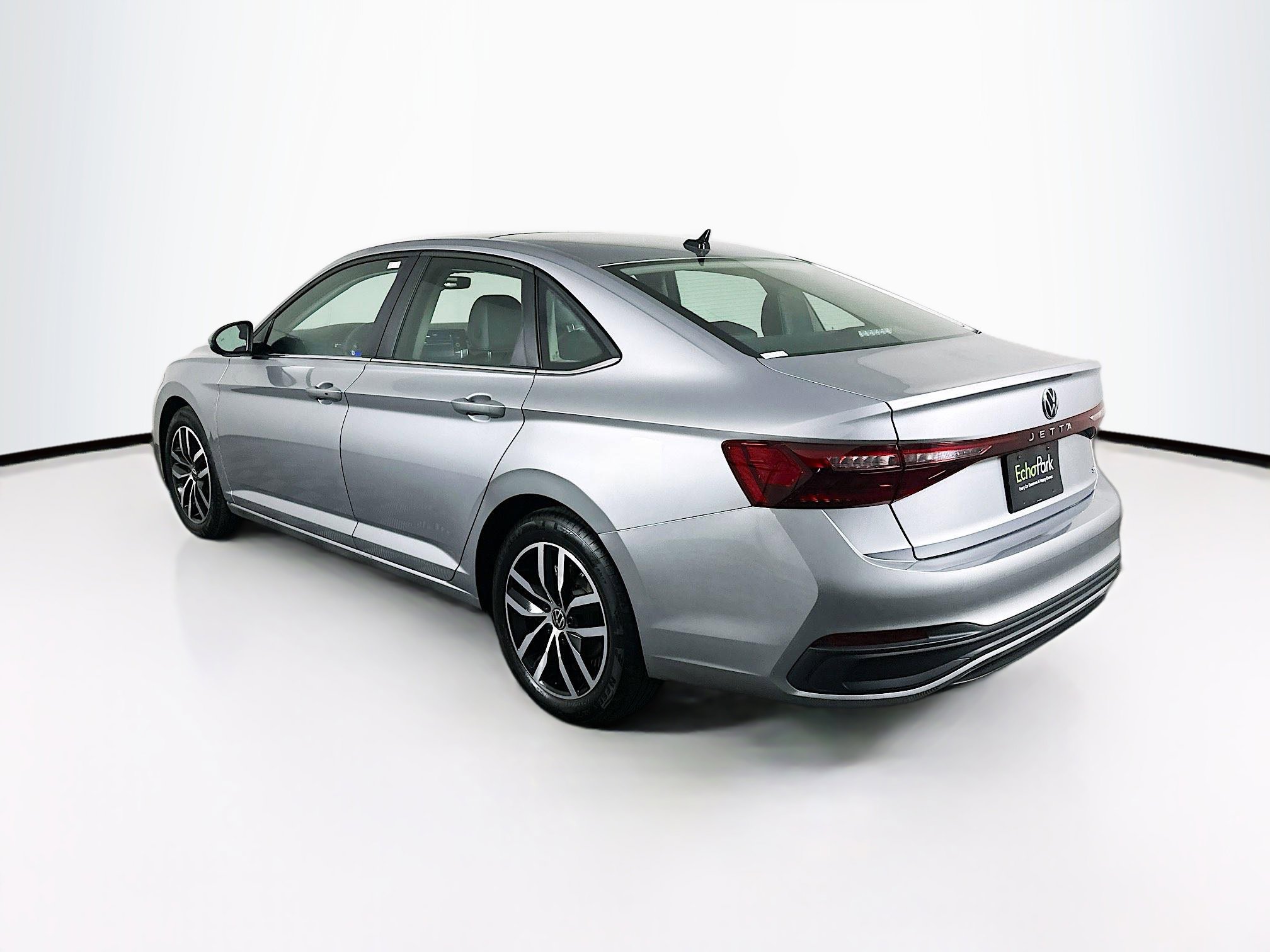 Used 2025 Volkswagen Jetta SE image 5