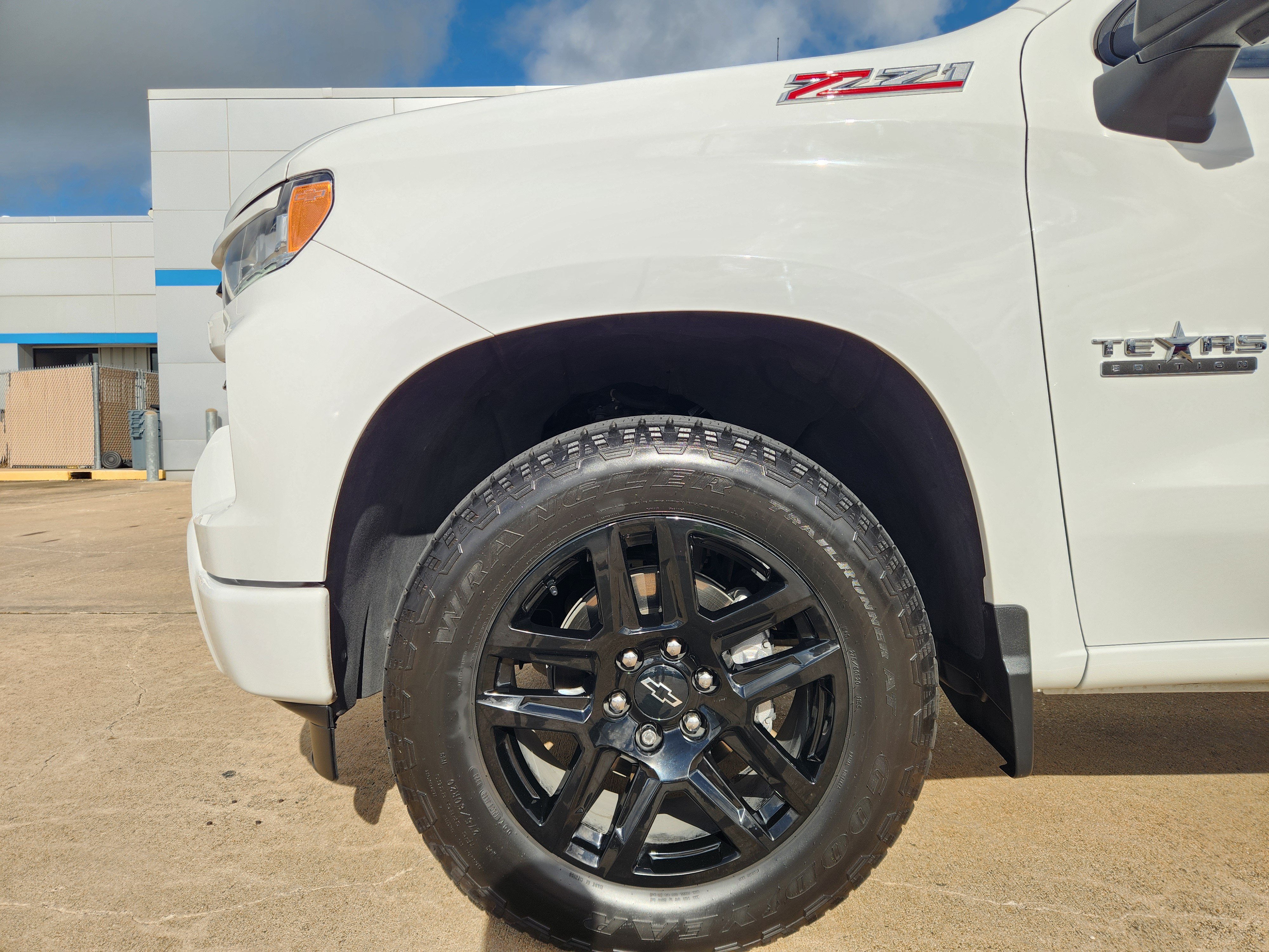 Used 2023 Chevrolet Silverado 1500 RST AWD/4WD image 9