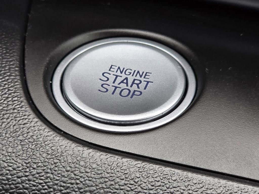 Used 2025 Hyundai Elantra SEL image 11