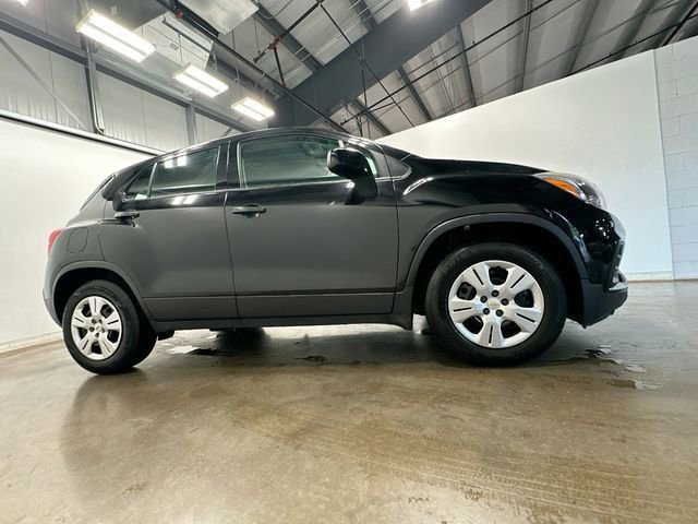 Used 2018 Chevrolet Trax LS FWD image 3