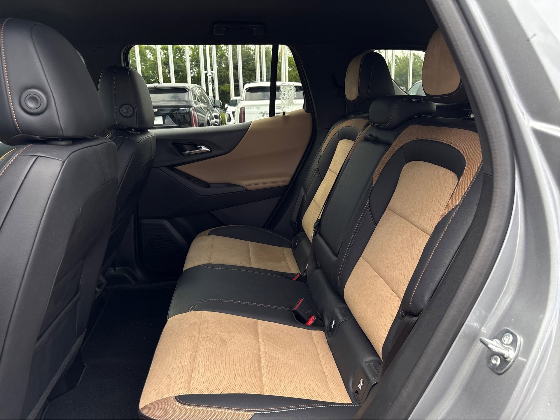 Used 2025 Chevrolet Equinox ACTIV w/ Safety and Technology Package image 10