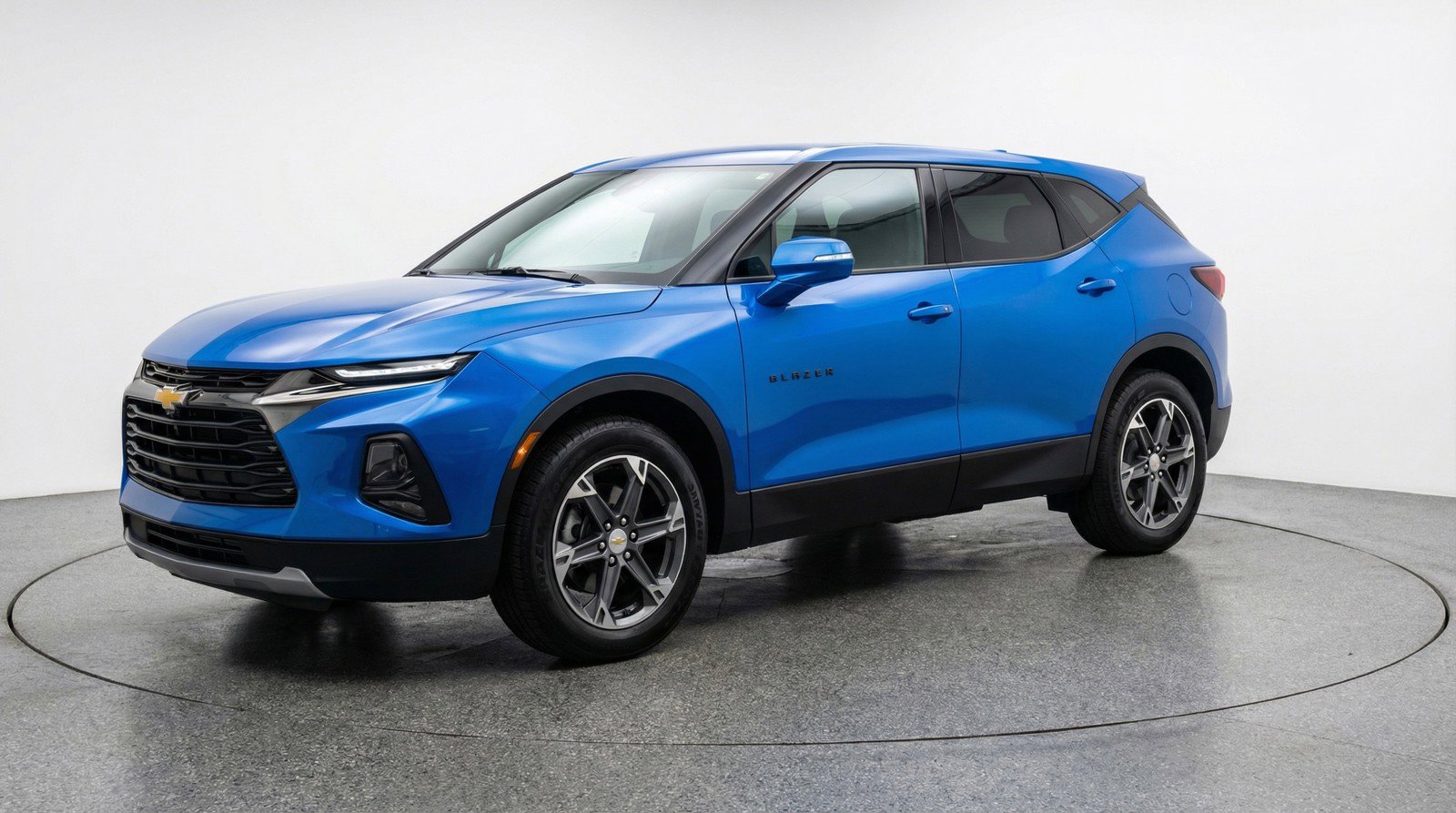 Used 2025 Chevrolet Blazer LT image 3