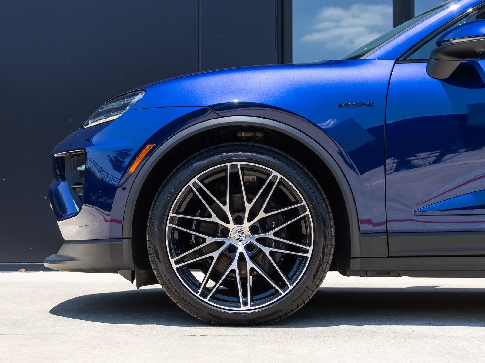 New 2025 Porsche Macan Electric RWD image 13