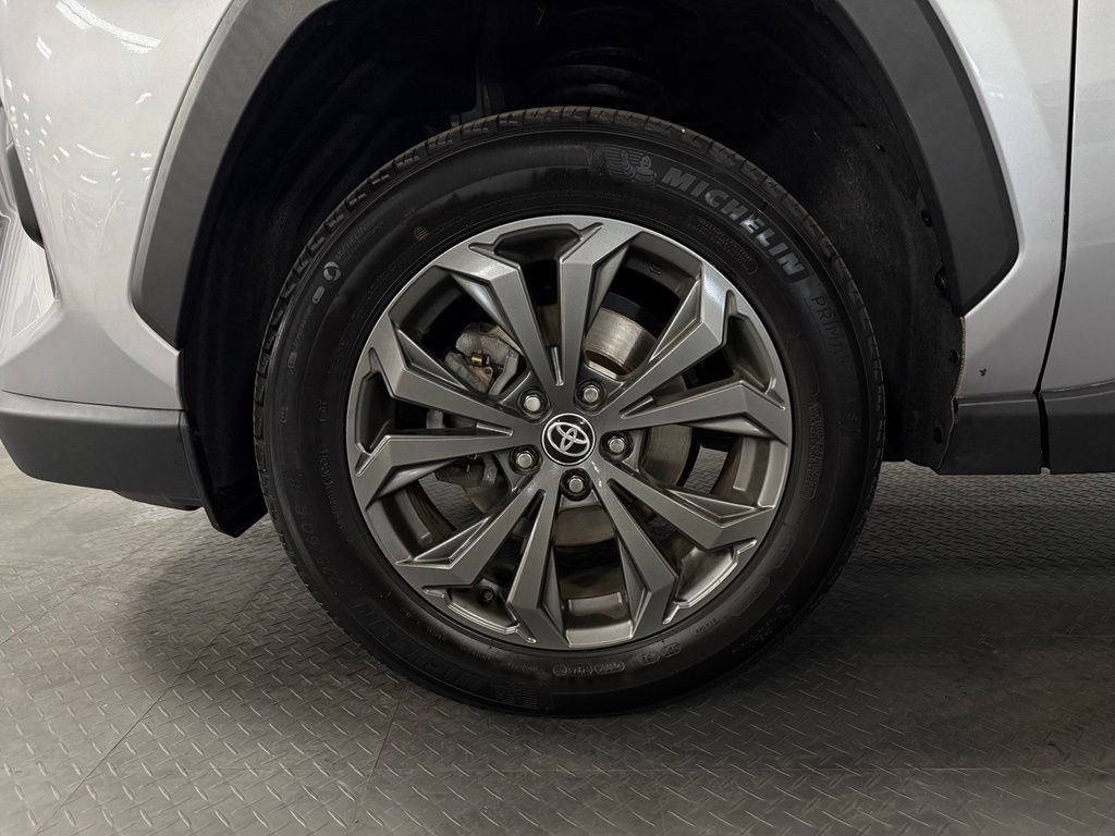 Used 2022 Toyota RAV4 Limited AWD/4WD image 7
