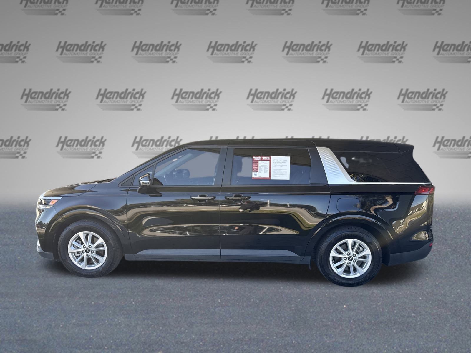 Used 2023 Kia Carnival LX image 6