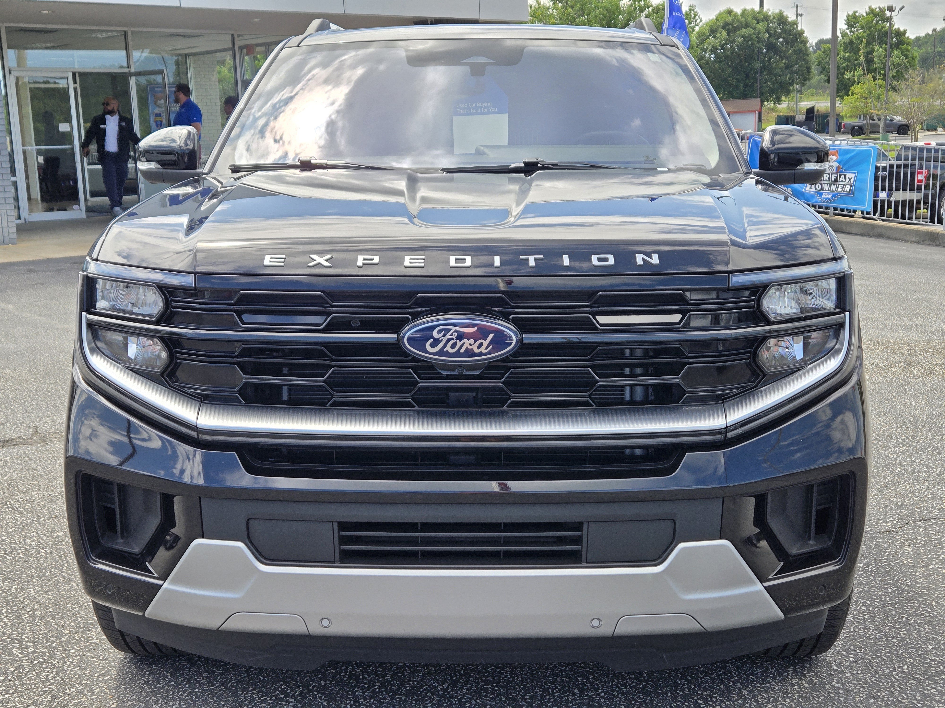 Certified 2025 Ford Expedition Platinum AWD/4WD image 3