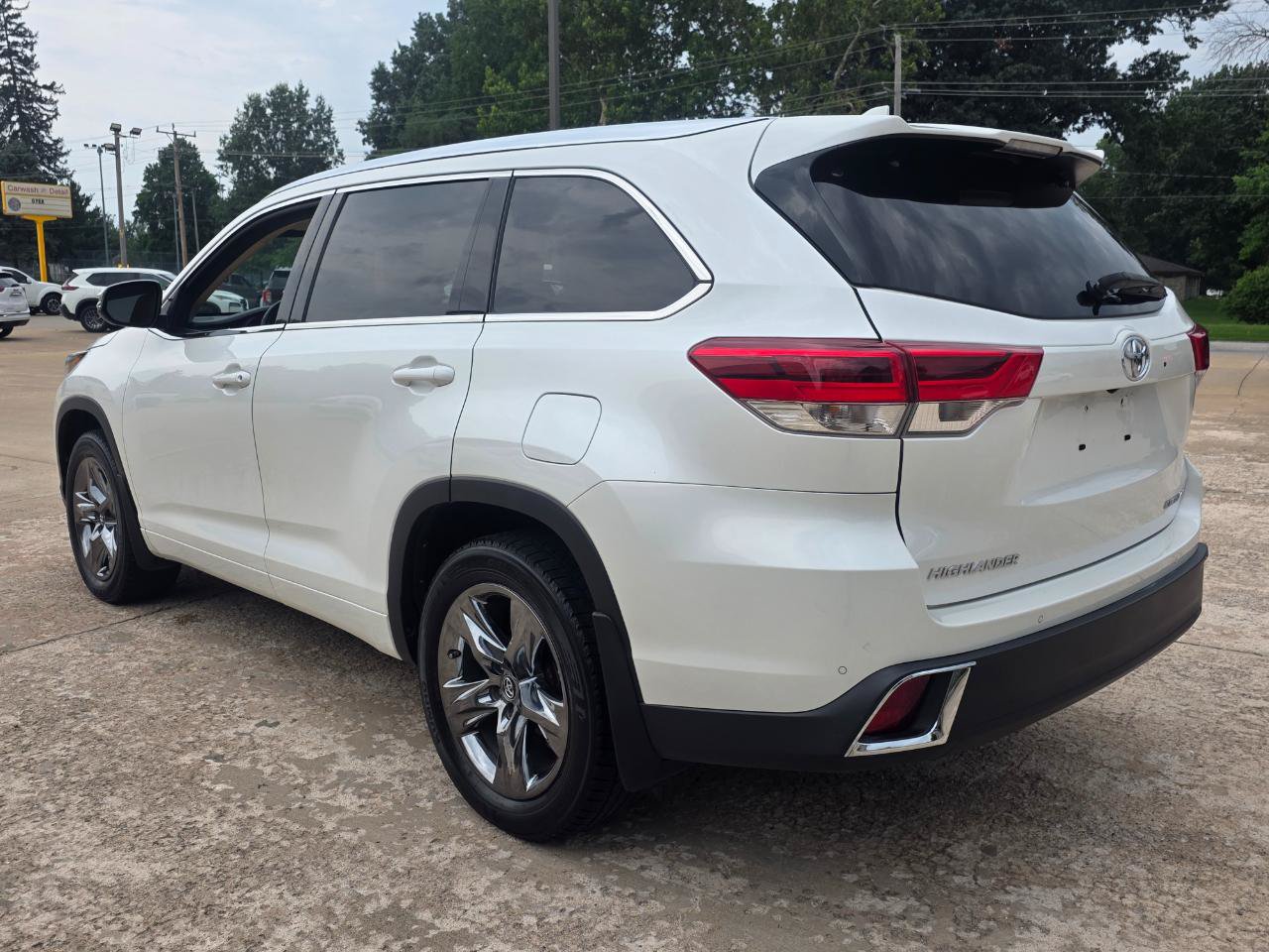 Used 2017 Toyota Highlander Limited Platinum AWD/4WD image 21