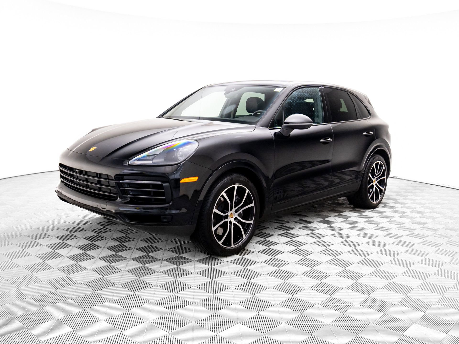 Certified 2023 Porsche Cayenne Platinum Edition image 1