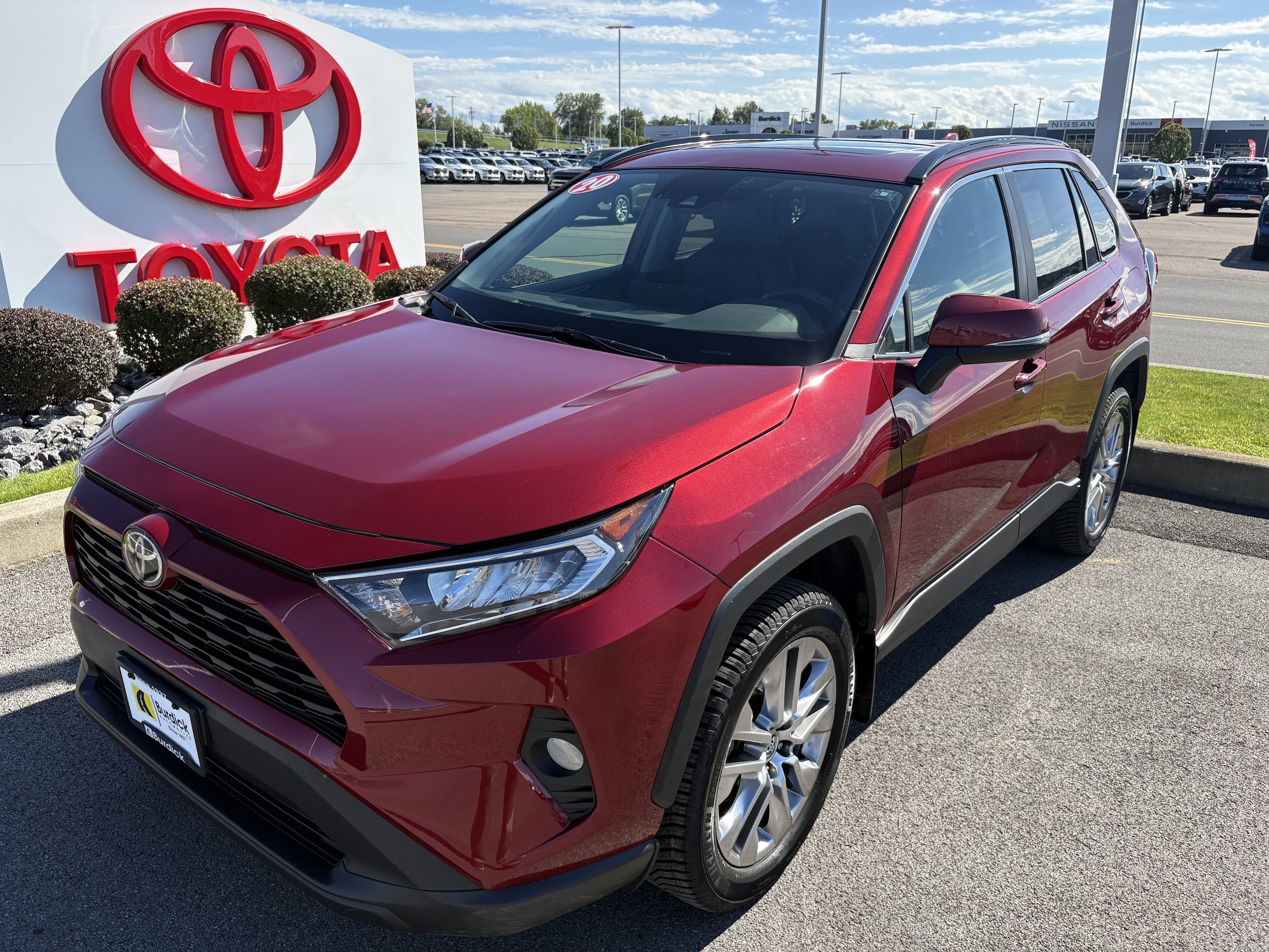 Used 2020 Toyota RAV4 XLE Premium AWD/4WD image 10