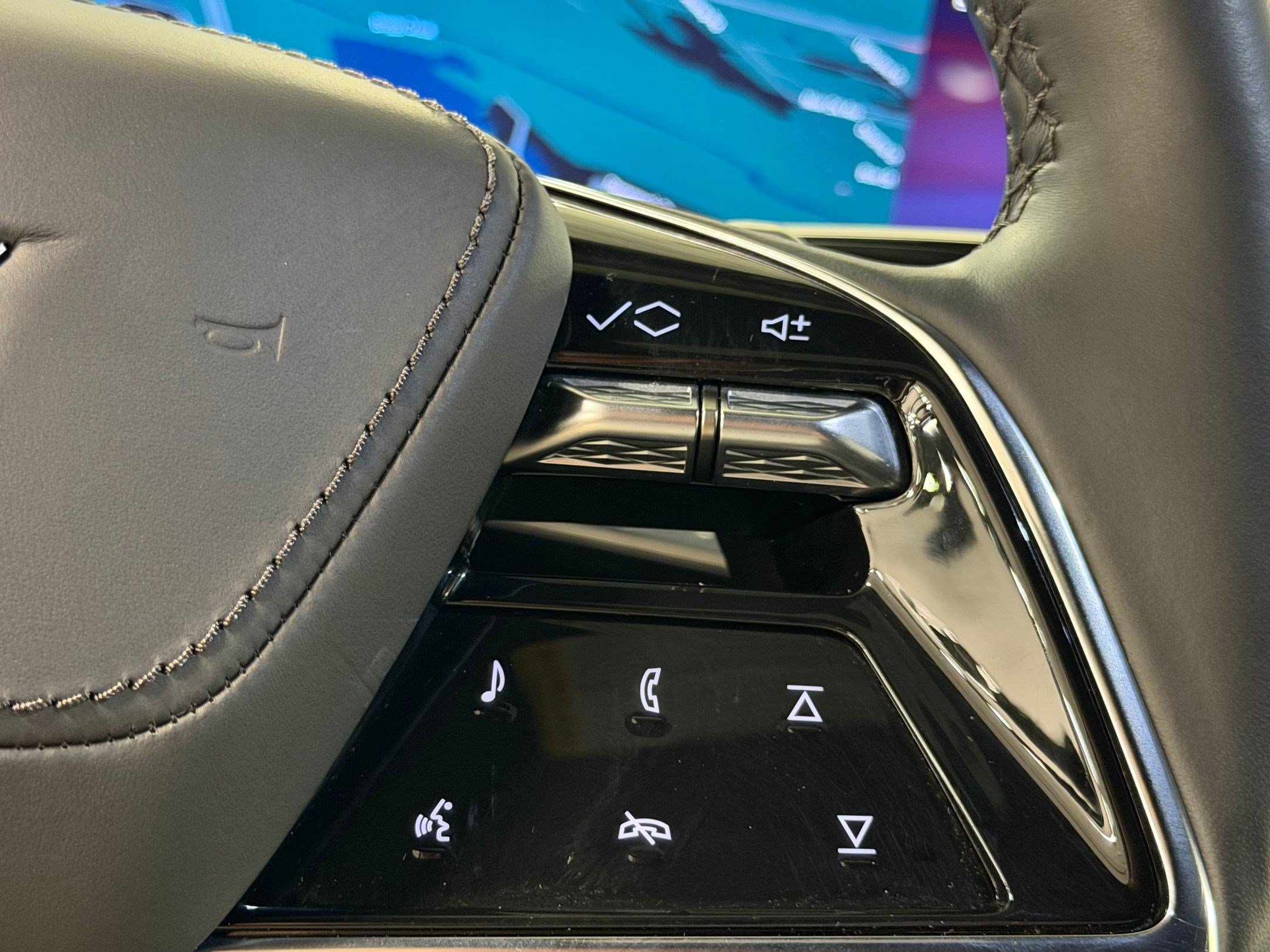 Certified 2025 Cadillac Escalade Sport Platinum w/ LPO, ONYX Package AWD/4WD image 36