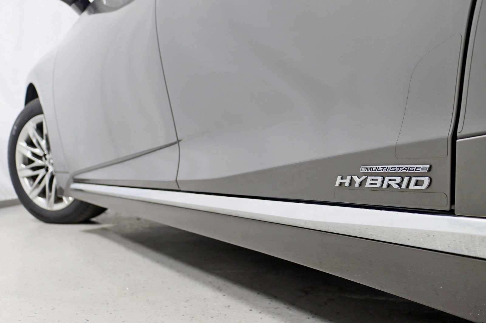 Used 2018 Lexus LS 500h AWD w/ Accessory Package (Z2) image 13