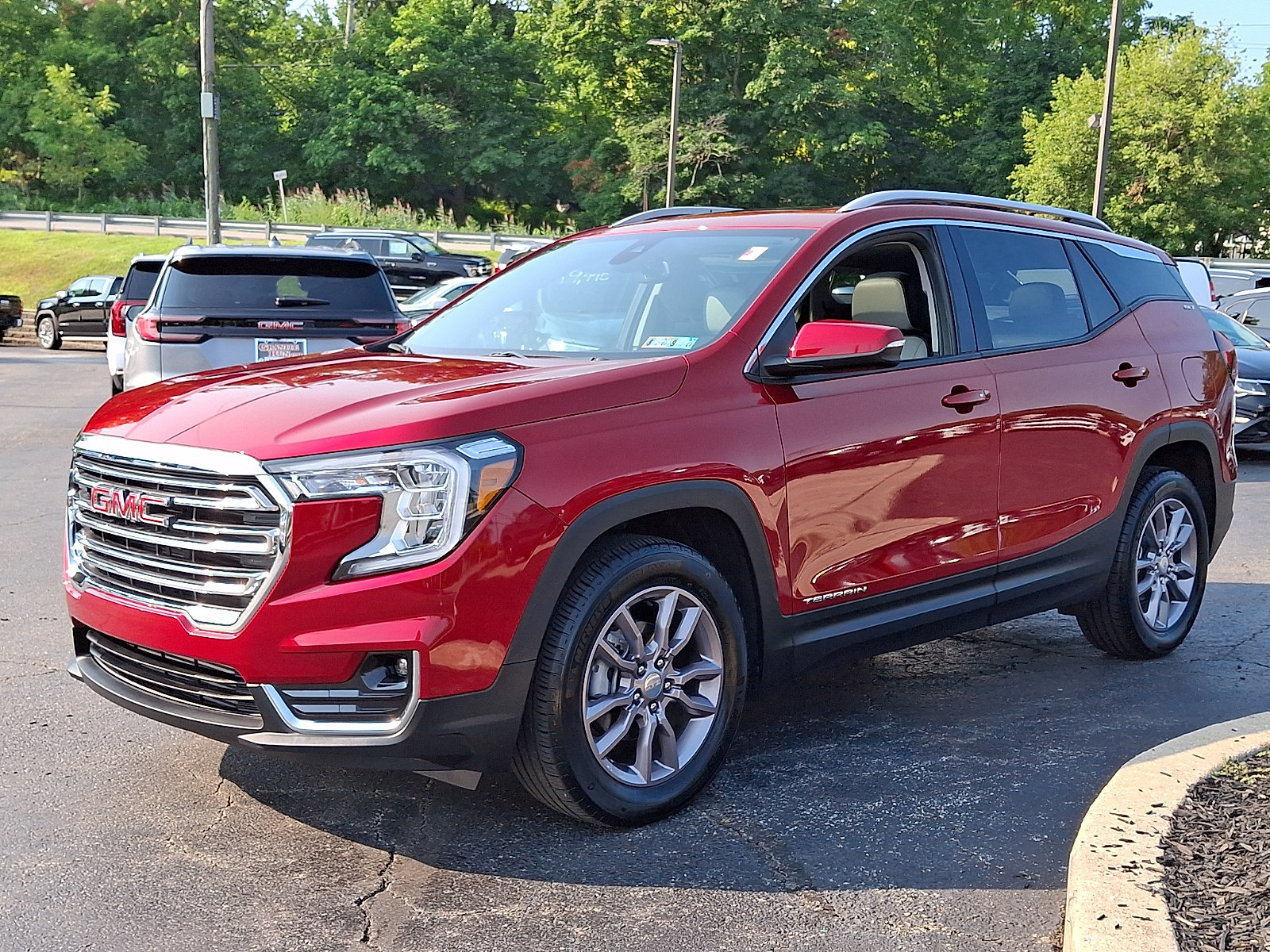 Used 2023 GMC Terrain SLT AWD/4WD image 3