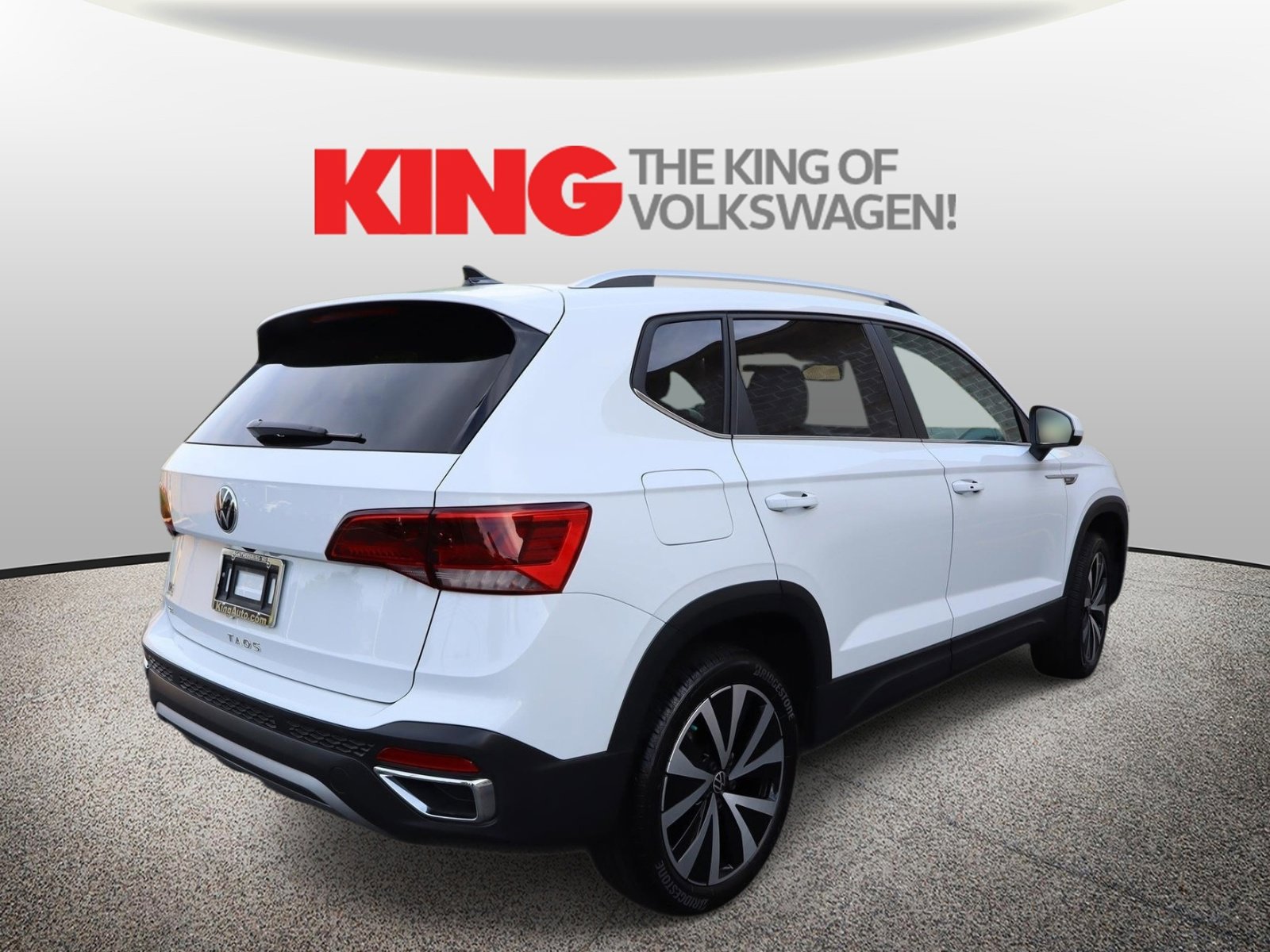 Certified 2022 Volkswagen Taos SE image 3