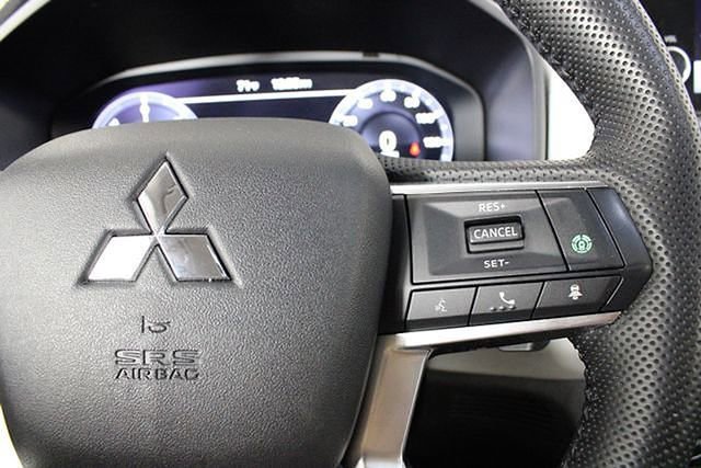 Used 2024 Mitsubishi Outlander SEL image 17