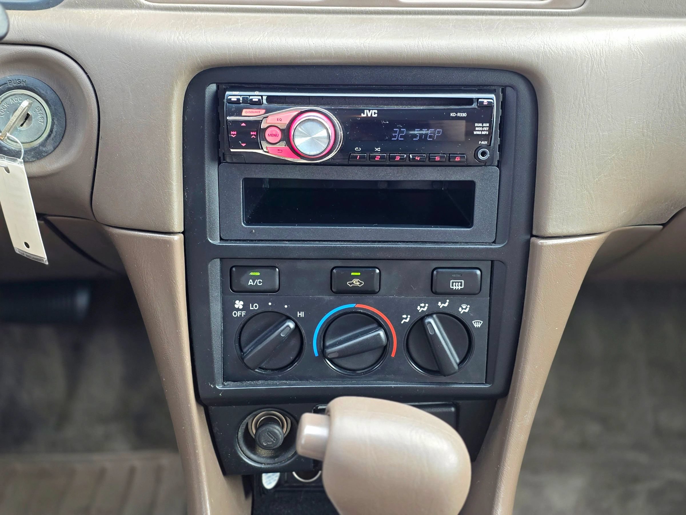 Used 2000 Toyota Camry LE FWD image 20