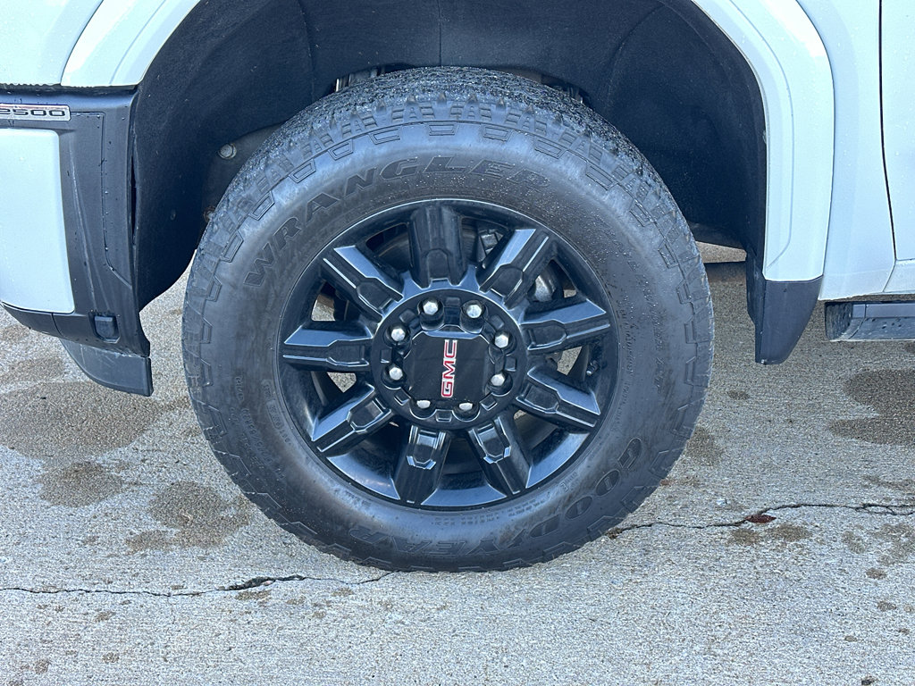 Used 2024 GMC Sierra 2500 AT4 w/ Technology Package image 3
