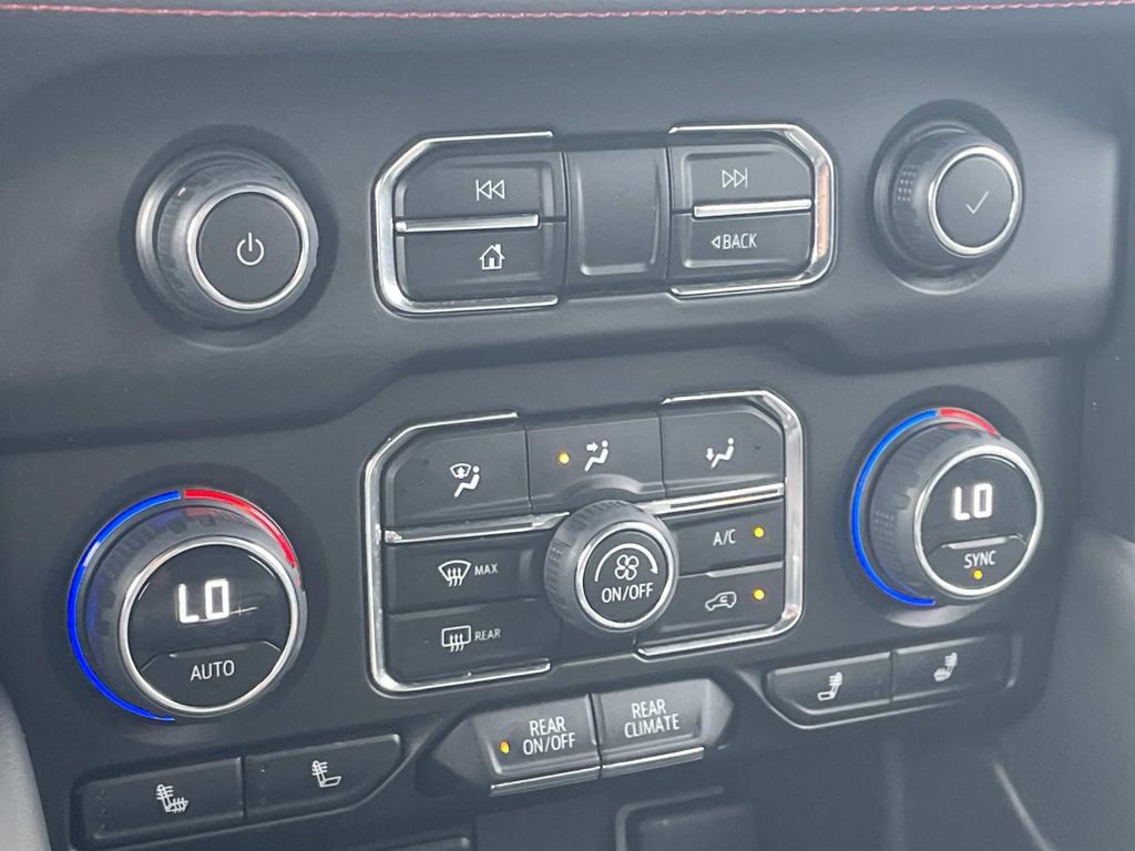 Used 2023 Chevrolet Suburban RST image 22