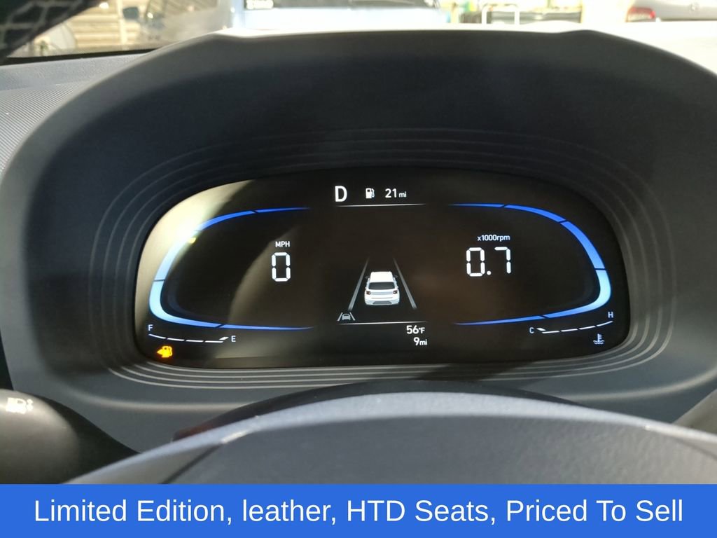 Used 2025 Hyundai Venue Limited image 15