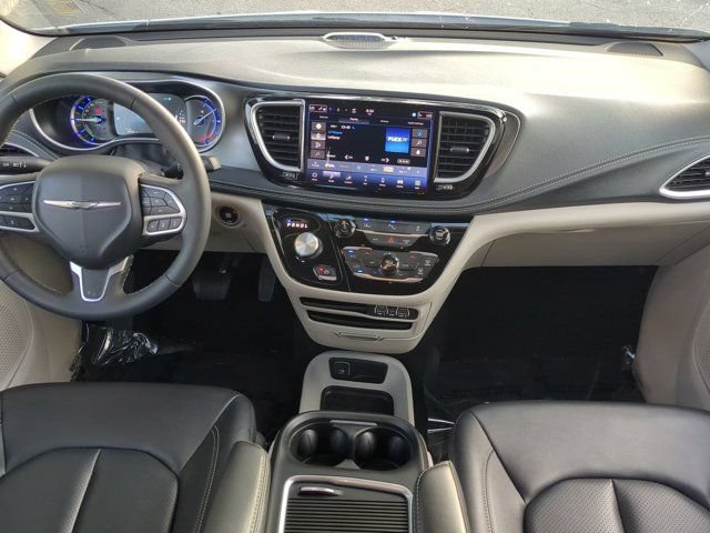 Used 2024 Chrysler Pacifica Limited FWD image 14