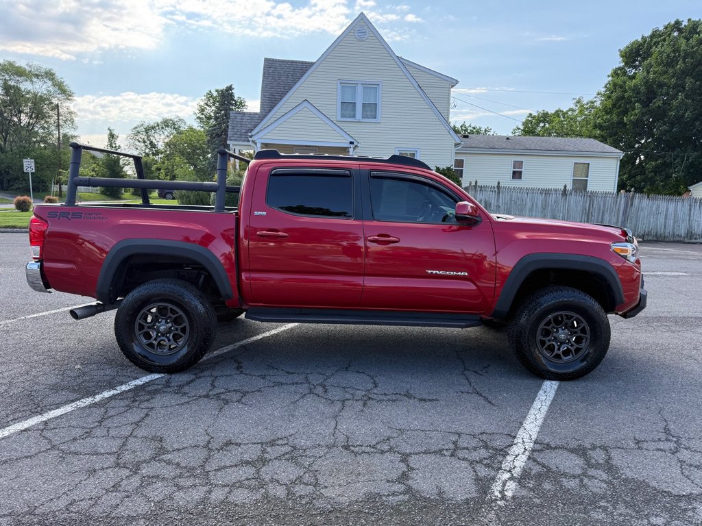 Used 2017 Toyota Tacoma SR5 w/ Tow Package AWD/4WD image 2
