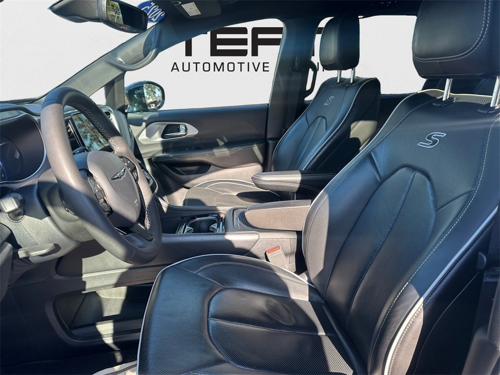 Certified 2025 Chrysler Pacifica Limited image 26