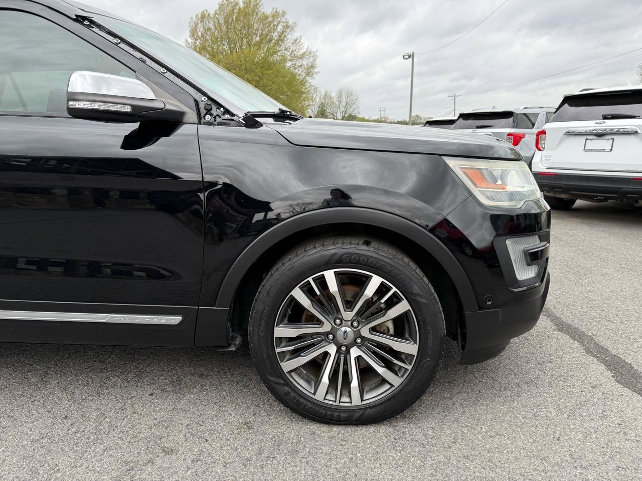 Used 2016 Ford Explorer Platinum AWD/4WD image 40