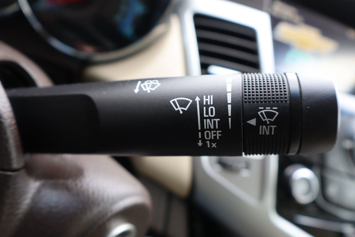 Used 2015 Chevrolet Cruze Diesel FWD image 32