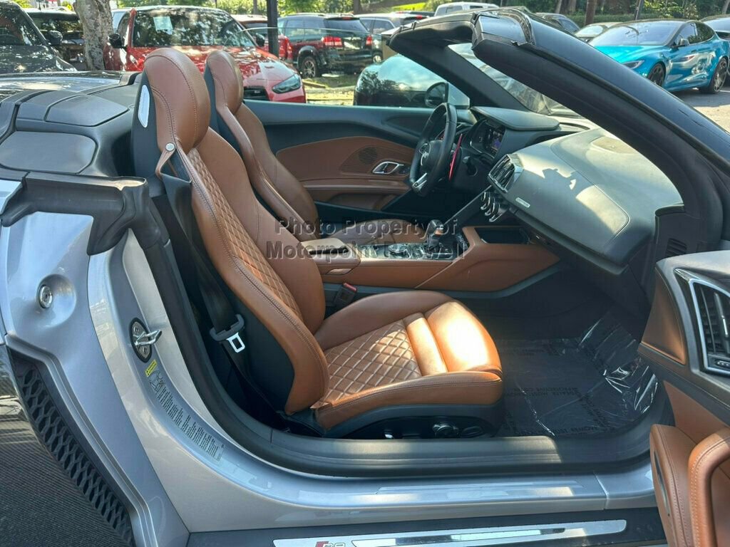 Used 2021 Audi R8 V10 w/ Premium Package RWD image 19